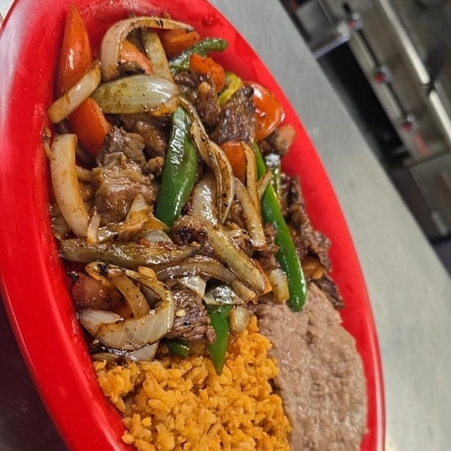 Bistek a La Mexicana Plate.