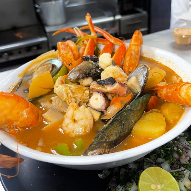 Caldo De 7 Mares.
